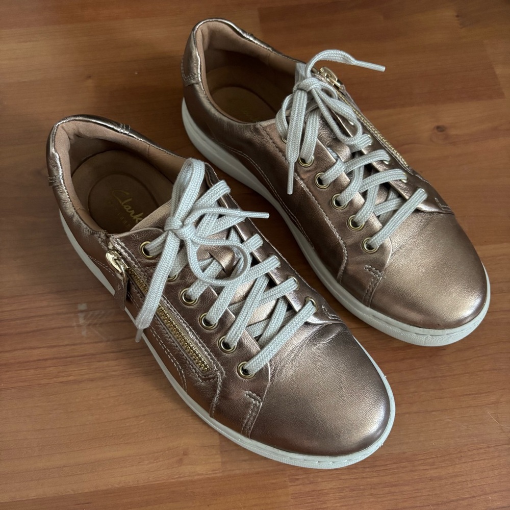 Women’s Clark’s rose gold sneakers size 7.5 W